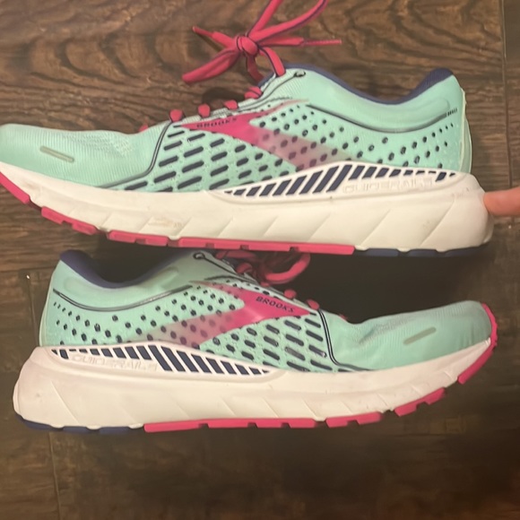 Brooks Adrenaline 21 worn only a couple of times - Picture 4 of 4